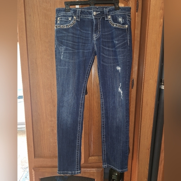 Miss Me Signature Skinny ladies jeans in a size 31 with a 28" inseam. EUC - Picture 4 of 9